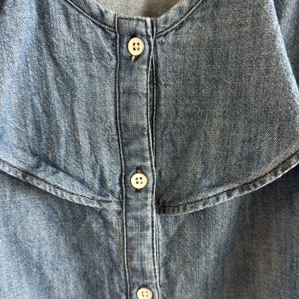 Old Navy Womens Chambray Blue Ruffle Sleeveless button down Blouse - Picture 4 of 10